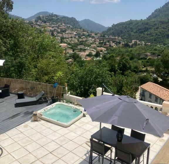 Bas De Villa Piscine Jacuzzi / Soleil Et Etoiles
