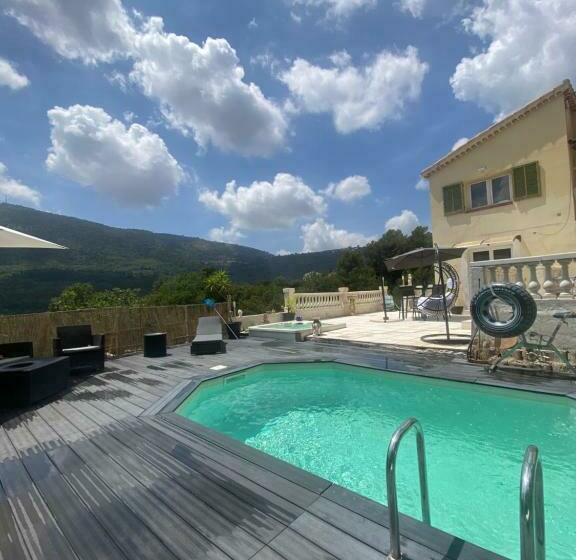 Bas De Villa Piscine Jacuzzi / Soleil Et Etoiles