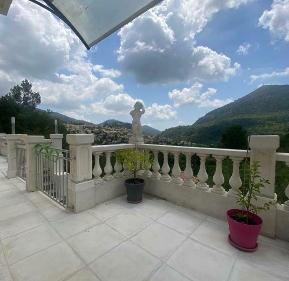 Bas De Villa Piscine Jacuzzi / Soleil Et Etoiles