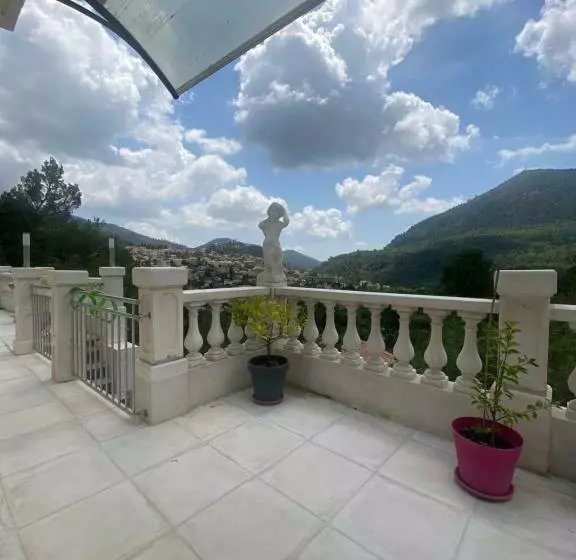 Bas De Villa Piscine Jacuzzi / Soleil Et Etoiles