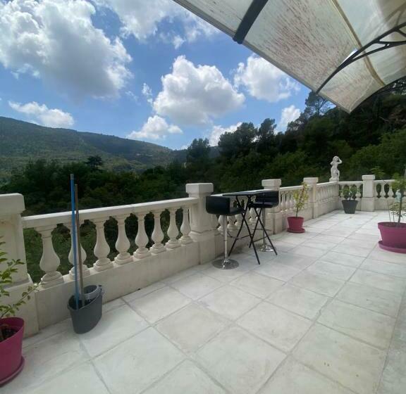 Bas De Villa Piscine Jacuzzi / Soleil Et Etoiles