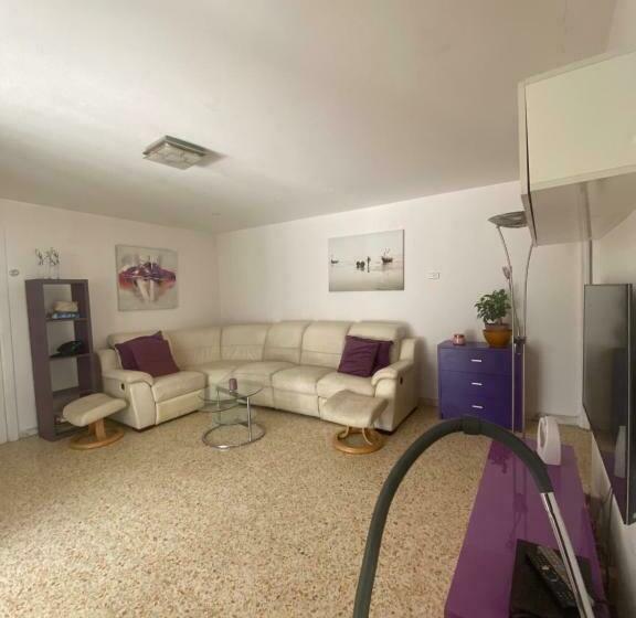 Bas De Villa Piscine Jacuzzi / Soleil Et Etoiles