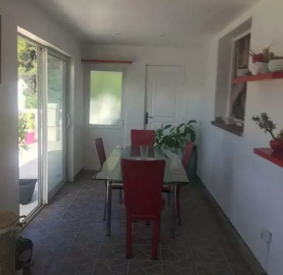 Bas De Villa Piscine Jacuzzi / Soleil Et Etoiles