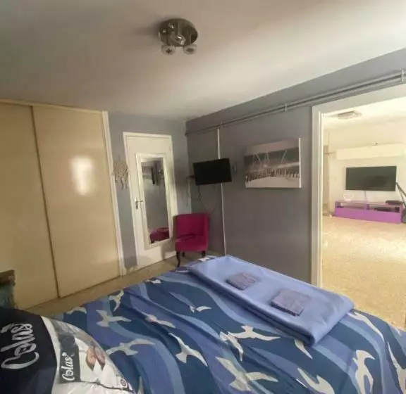 Bas De Villa Piscine Jacuzzi / Soleil Et Etoiles