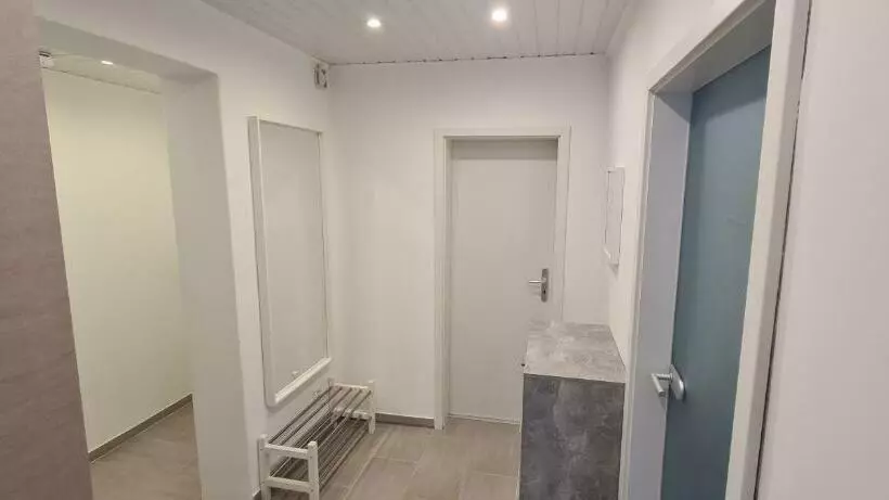 Geli Homes L1   2x Zimmer, 2x Kingsize Bett, 1 Bis 4 Personen, Parkplatz, Tv, Wifi, Top Küche, Kaffe