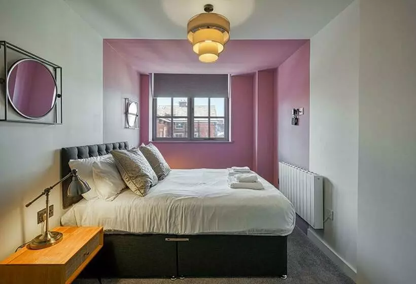 Voguish 2 Bedroom Apartment In Southport