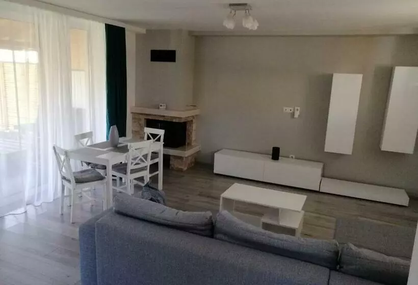 V&v House