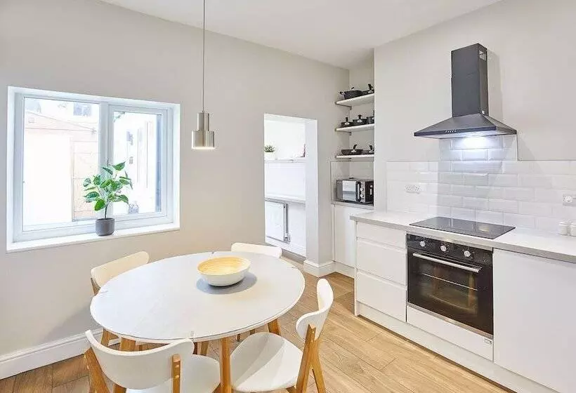 Host & Stay   Ings Lane