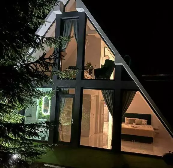 Pine Hill Poiana Marului