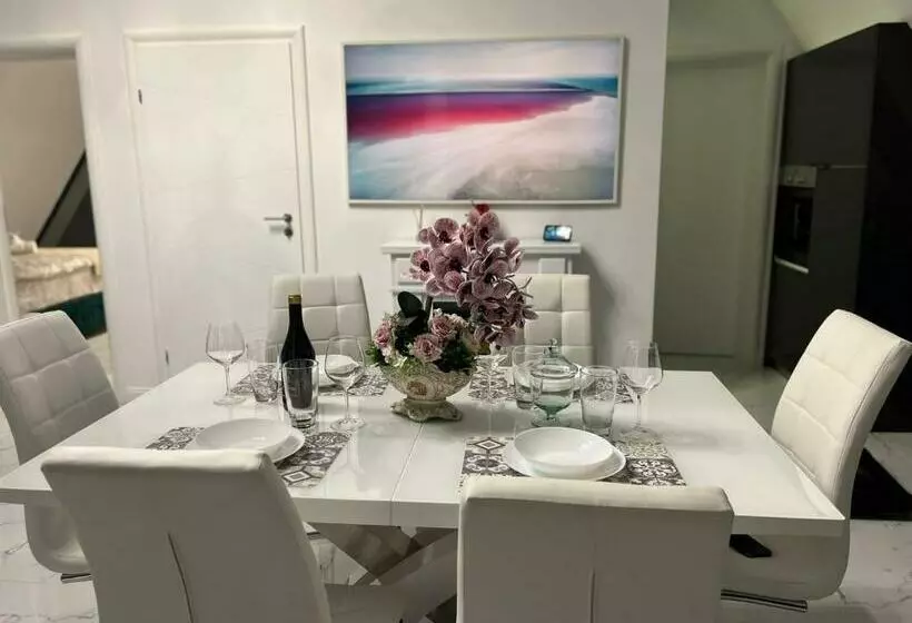 Pine Hill Poiana Marului