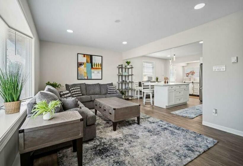 Relax And Enjoy The Beach Beautifully Updated