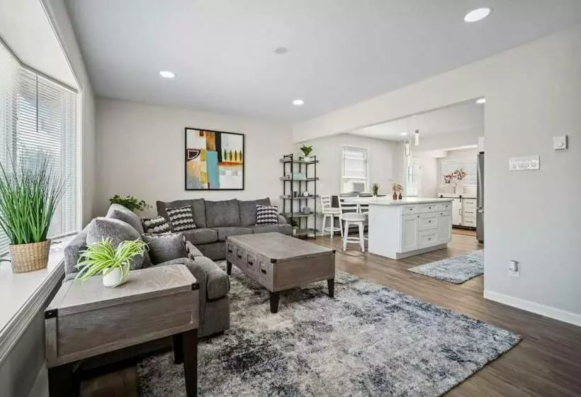 Relax And Enjoy The Beach Beautifully Updated