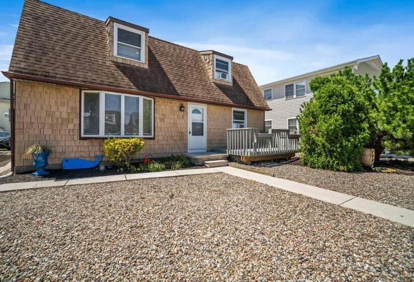 Relax And Enjoy The Beach Beautifully Updated