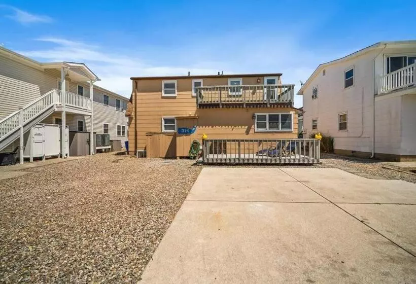 Relax And Enjoy The Beach Beautifully Updated