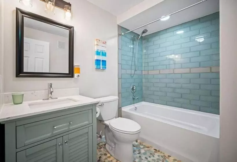 Relax And Enjoy The Beach Beautifully Updated