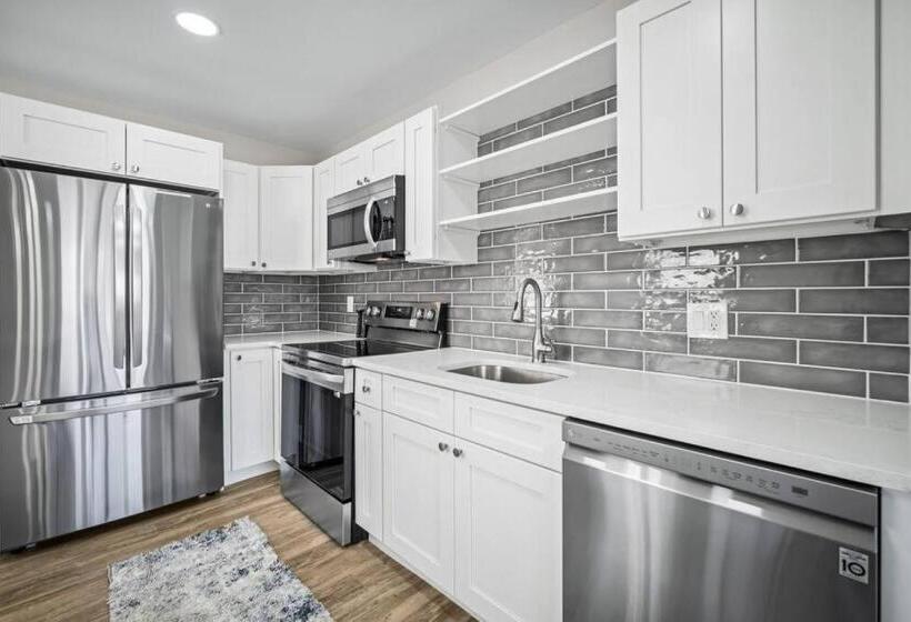 Relax And Enjoy The Beach Beautifully Updated