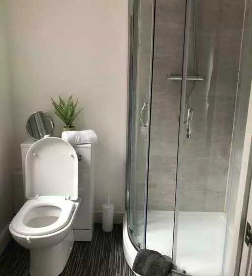 Simple And Sweet, Flat On Lewis Street   1 Br