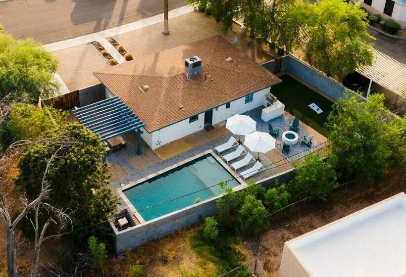 Cobalt By Avantstay Modern And Chic Home With Pool And Fire Pit In Heart Of Old Town