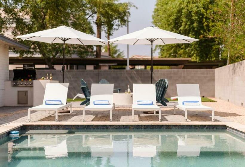 Cobalt By Avantstay Modern And Chic Home With Pool And Fire Pit In Heart Of Old Town