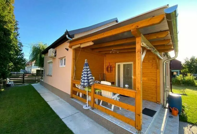 Két Szobás, Teraszos, Kertes Vendégház