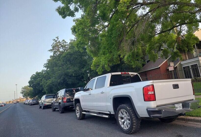 Lovely 1 Bed Apartment In North Austin!!