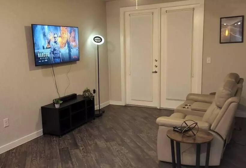 Lovely 1 Bed Apartment In North Austin!!