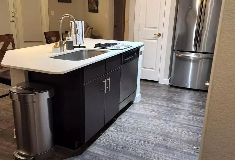 Lovely 1 Bed Apartment In North Austin!!