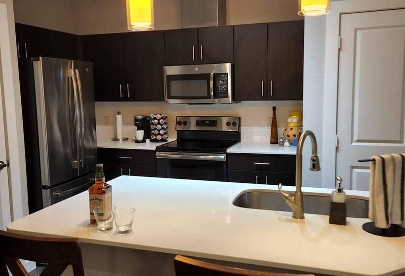 Lovely 1 Bed Apartment In North Austin!!