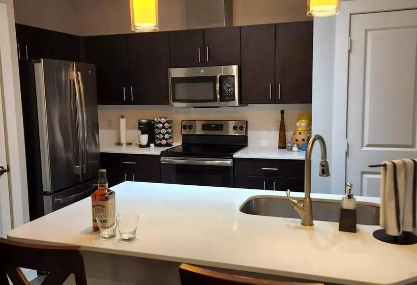 Lovely 1 Bed Apartment In North Austin!!