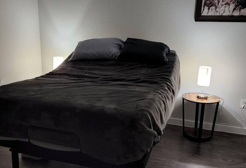 Lovely 1 Bed Apartment In North Austin!!