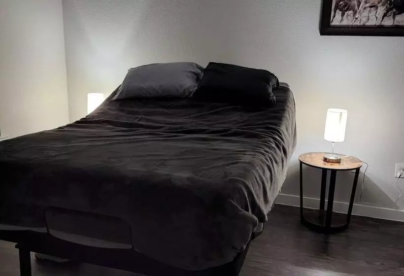 Lovely 1 Bed Apartment In North Austin!!