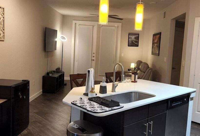 Lovely 1 Bed Apartment In North Austin!!