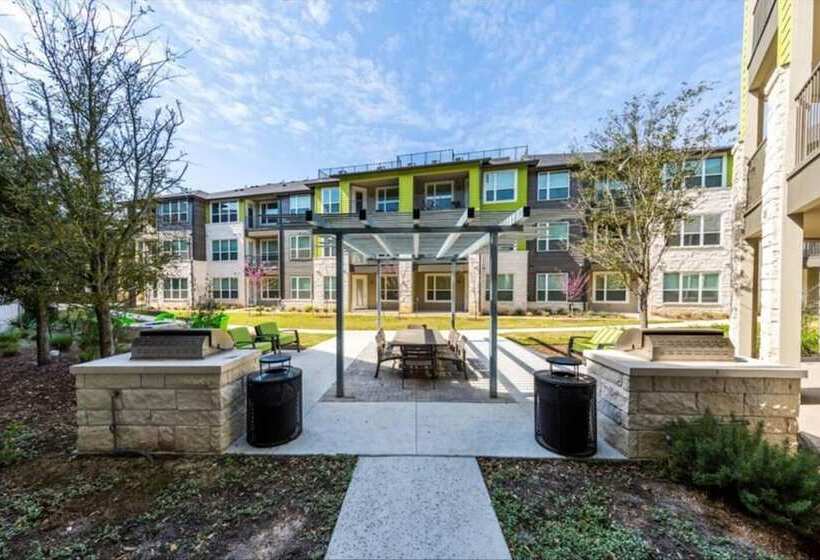 Lovely 1 Bed Apartment In North Austin!!