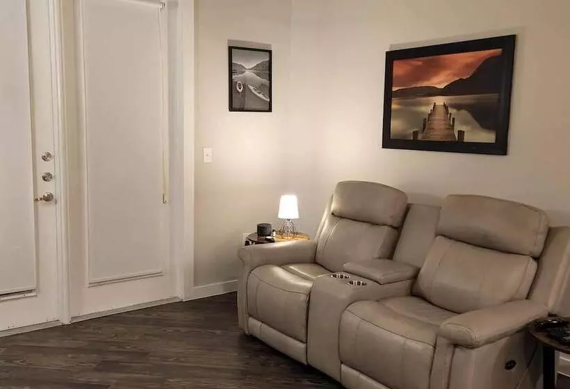 Lovely 1 Bed Apartment In North Austin!!