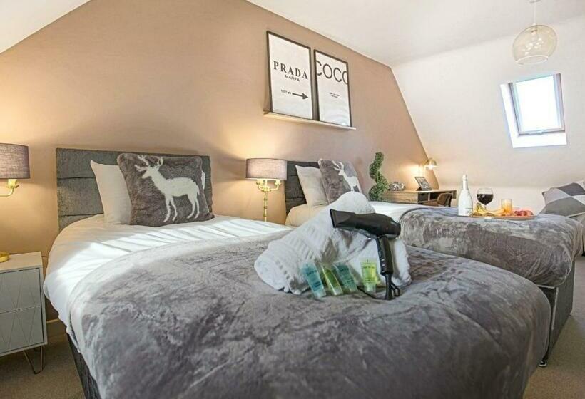 Stylish House With Smart Tvs And Netflix, Fast Wifi, Free Parking And Garden By Yoko Property