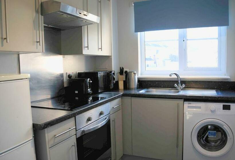 The Nelson Spacious City Property And Free Parking