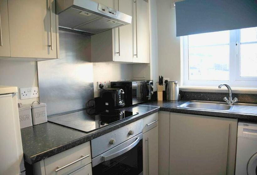 The Nelson Spacious City Property And Free Parking