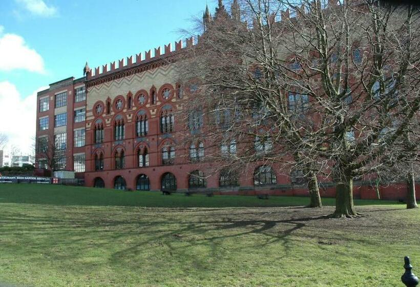 The Nelson Spacious City Property And Free Parking