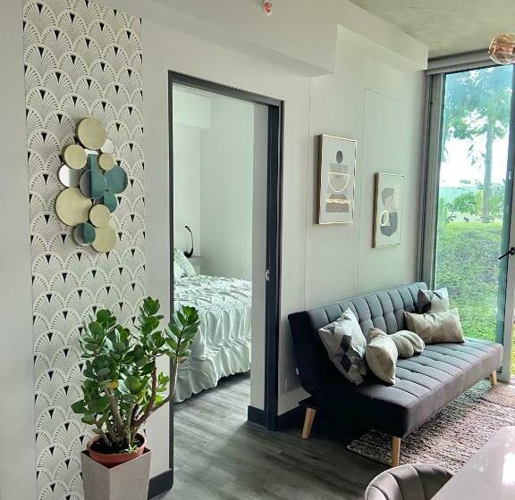 Cómodo Y Elegante Apartamento En Fabuloso Condo!