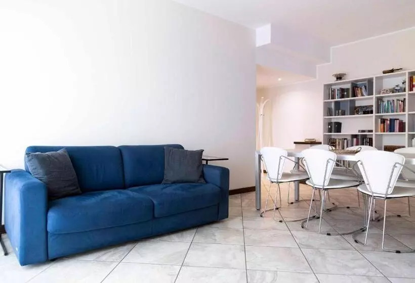 Blue Lake Arona   Cozy Apartment In City Center