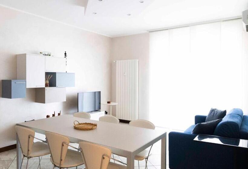 Blue Lake Arona   Cozy Apartment In City Center