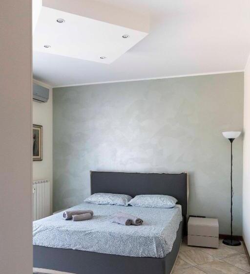 Blue Lake Arona   Cozy Apartment In City Center