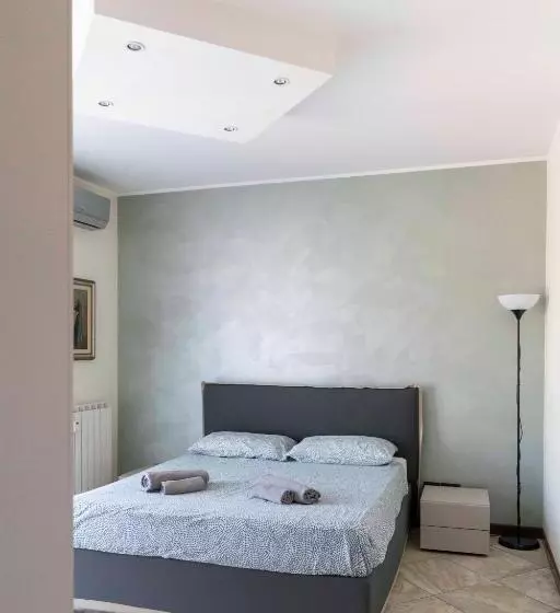 Blue Lake Arona   Cozy Apartment In City Center