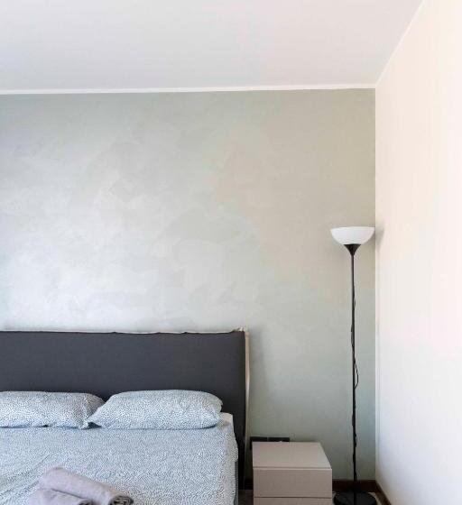 Blue Lake Arona   Cozy Apartment In City Center