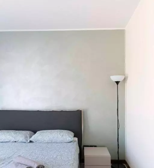 Blue Lake Arona   Cozy Apartment In City Center