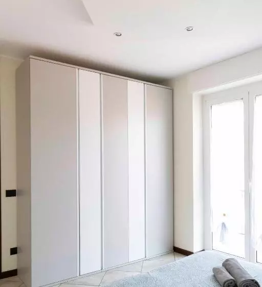 Blue Lake Arona   Cozy Apartment In City Center