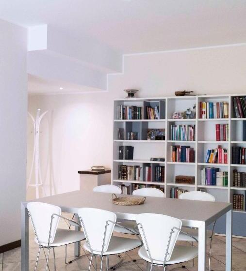 Blue Lake Arona   Cozy Apartment In City Center