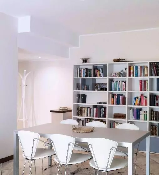 Blue Lake Arona   Cozy Apartment In City Center