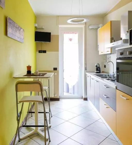 Blue Lake Arona   Cozy Apartment In City Center