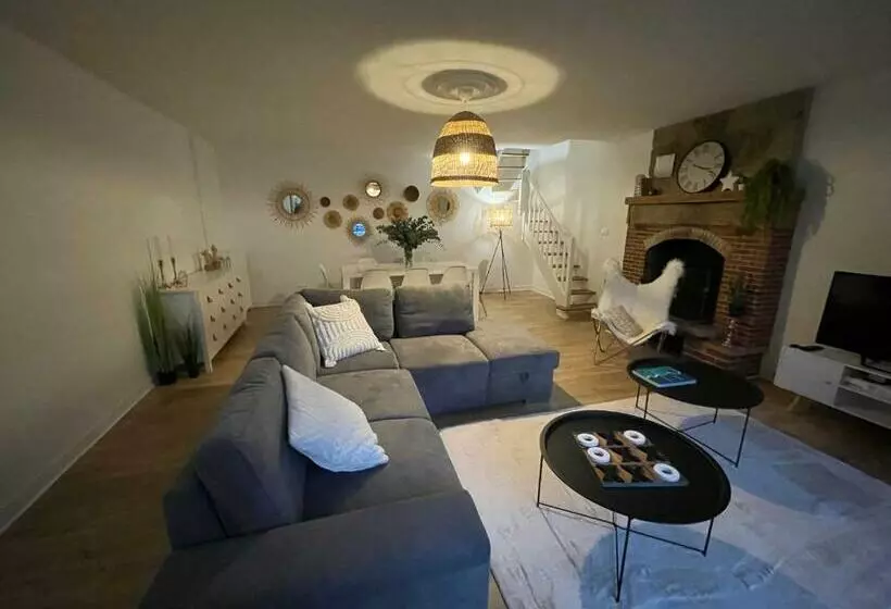 Maison Spacieuse Et Chaleureuse